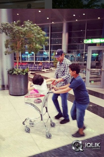 Mahesh-Babu-Family-London-Trip-Photos